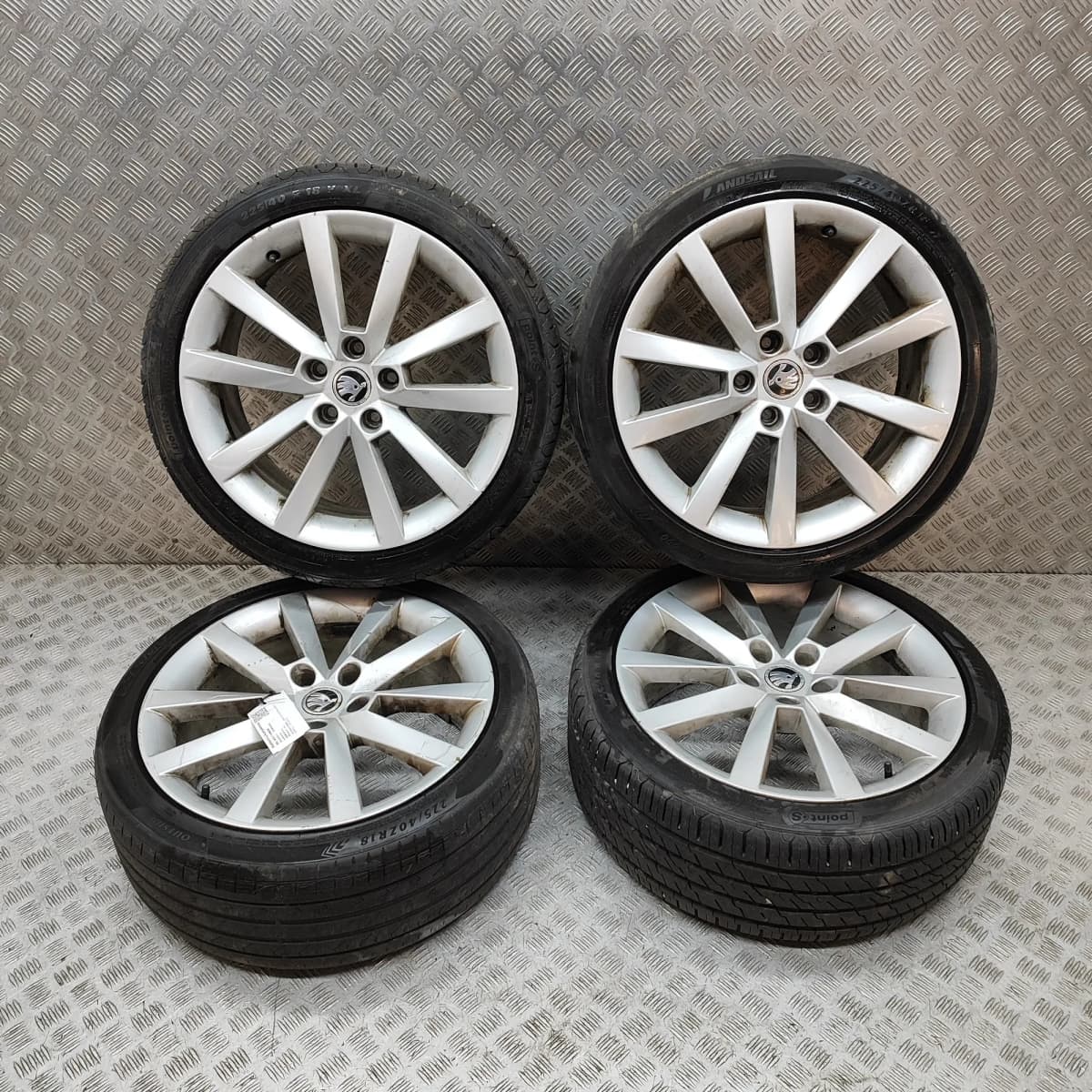 SKODA OCTAVIA 5E Alloy Wheel Set 225/40 R18 7.5Jx18 5E0601025Q 2012 33120635