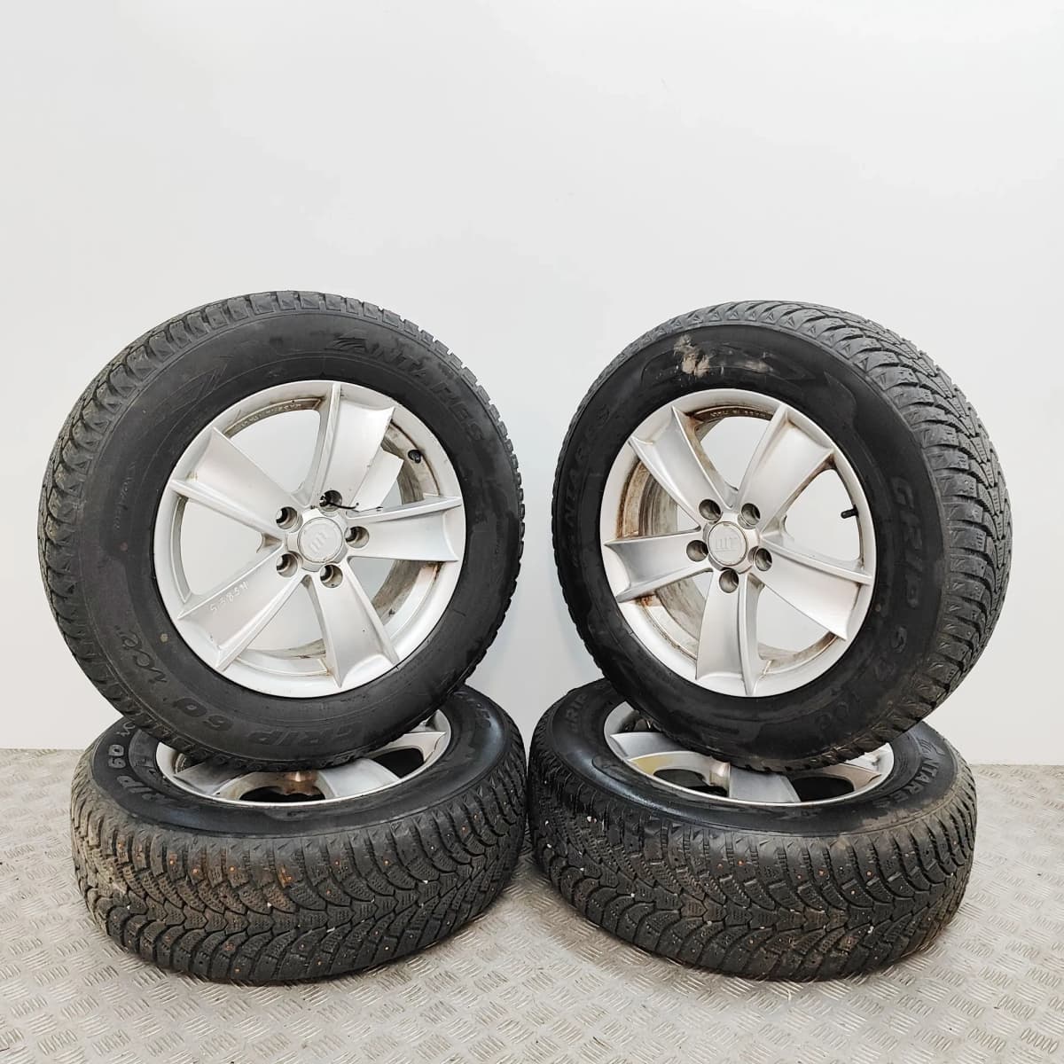 VW TIGUAN 5N Alloy Wheel Set R16 Aftermarket 2.0 Diesel 103kw 2014 33121062