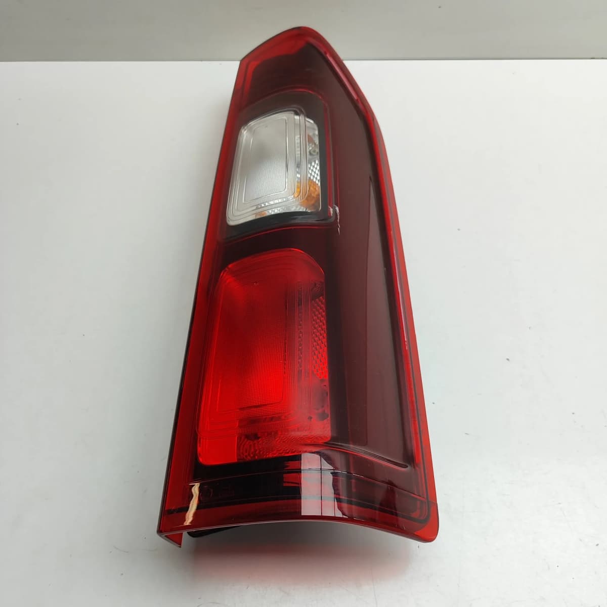 OPEL Vauxhall VIVARO B Furgon MK3 X82 Rear Right Tail Light 265504656R RHD 2018