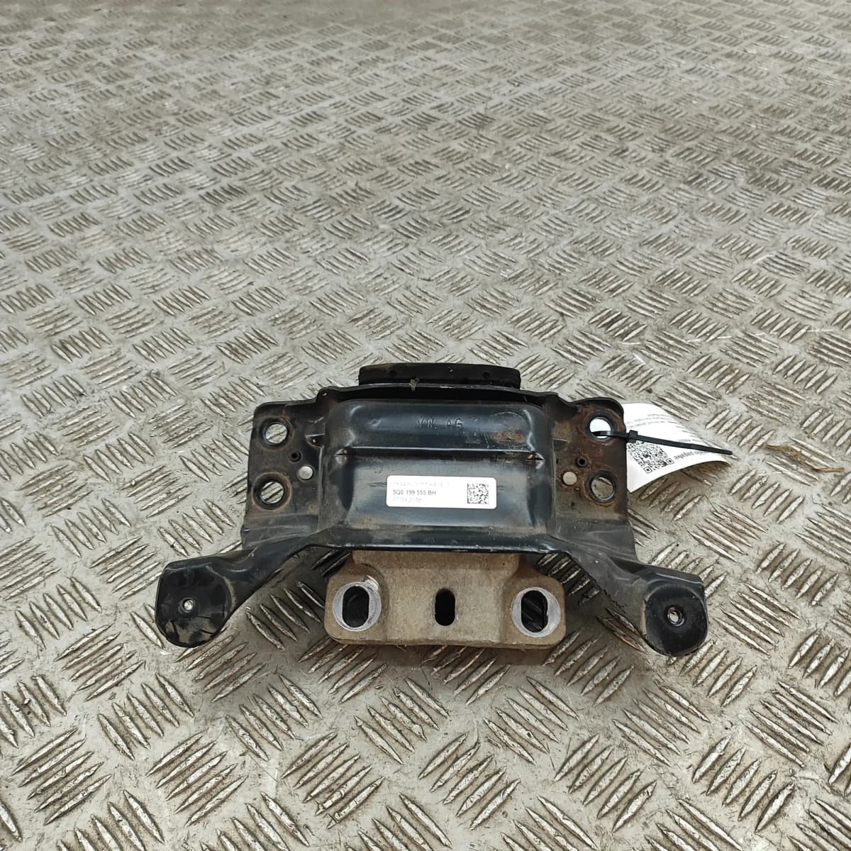 VW PASSAT Variant B8 3G Left Side Engine Mount 5Q0199555BH 1.8 Petrol 132kW 2018