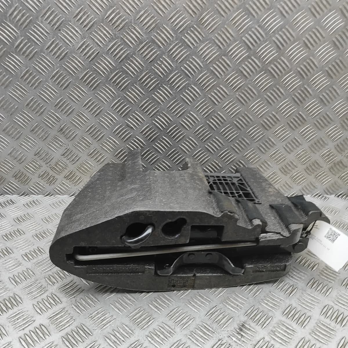 JAGUAR XJ X350 Lift Jack W/ Foam 2W9A-17B043-AE 2.7 Diesel 152kw 2007 33354856