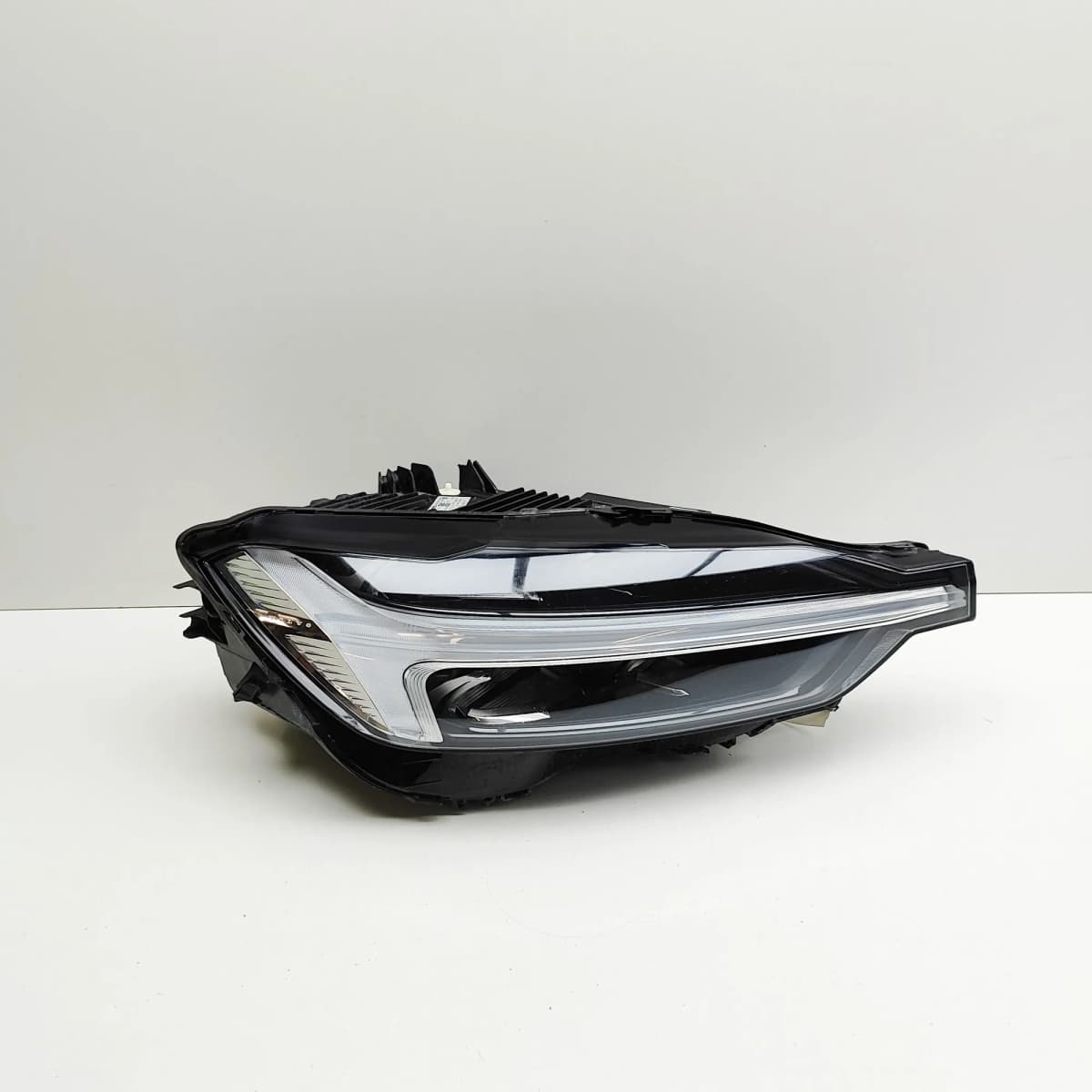 VOLVO XC60 MK2 Front Right Headlight 32404712 RHD 2023 33374123