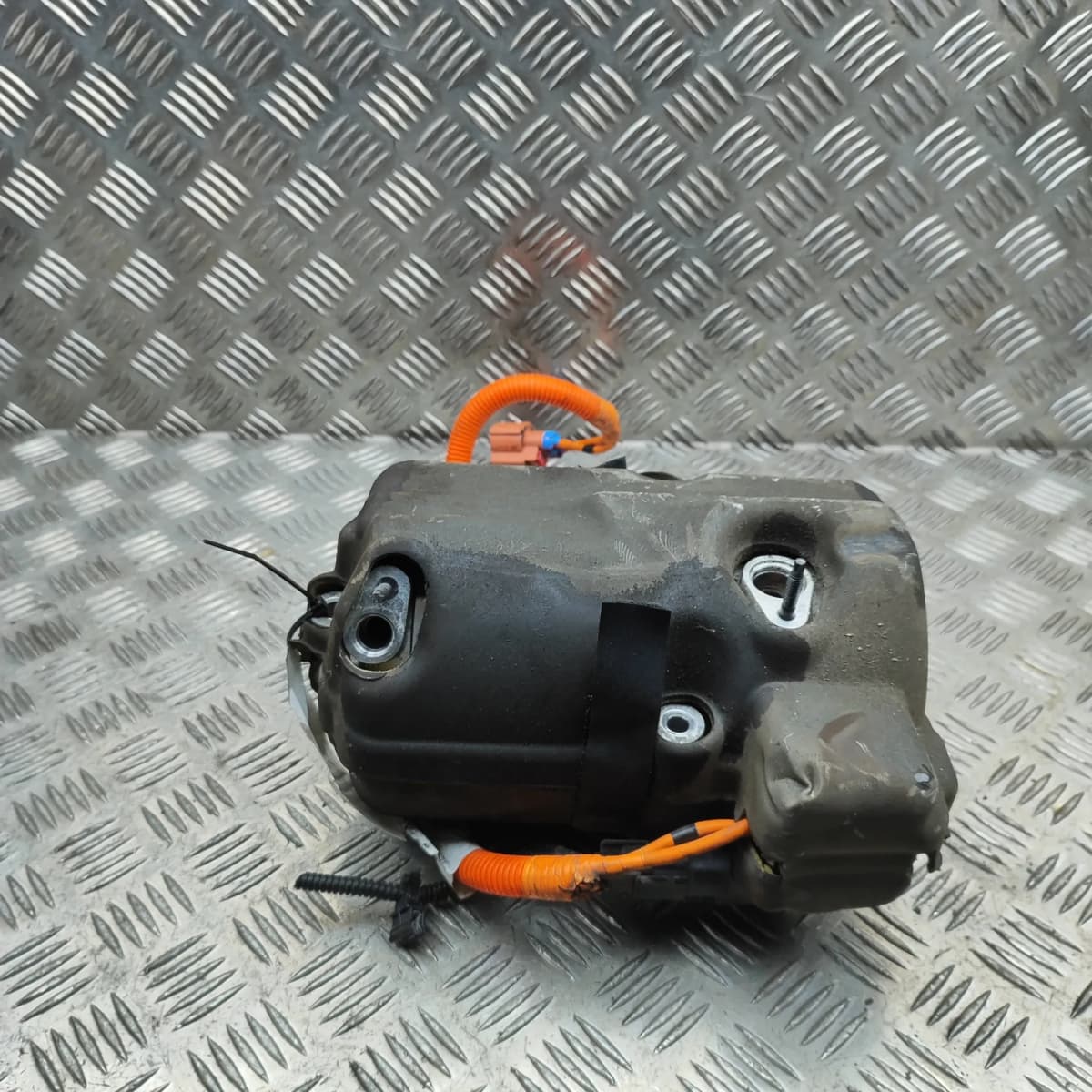 TESLA MODEL X Air Condition A/C Pump 1042442-00-H Electricity 385kW 2017