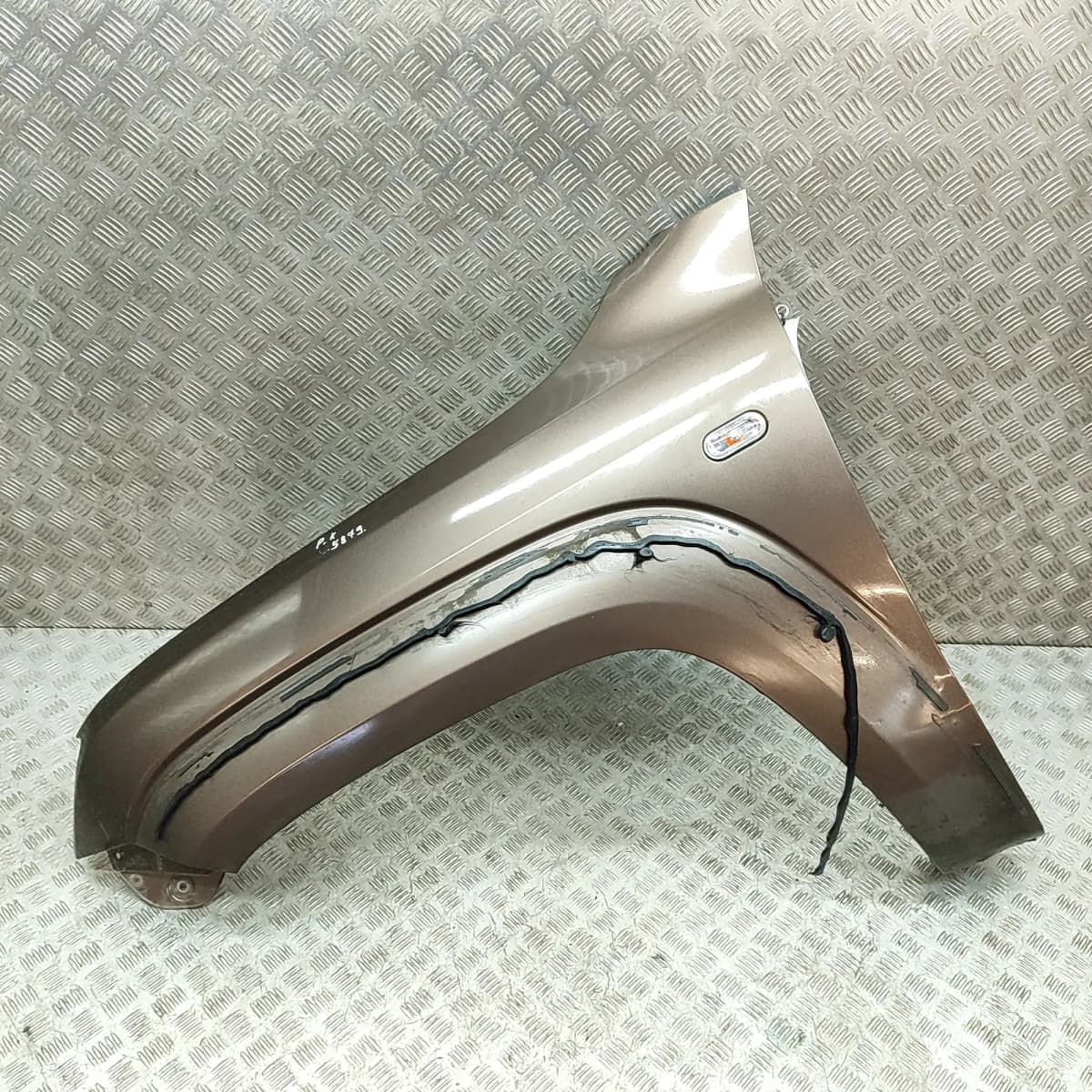 VW AMAROK 2H, S1B Front Left Fender 2H0821105 2.0 Diesel 132kw 2013 33379205