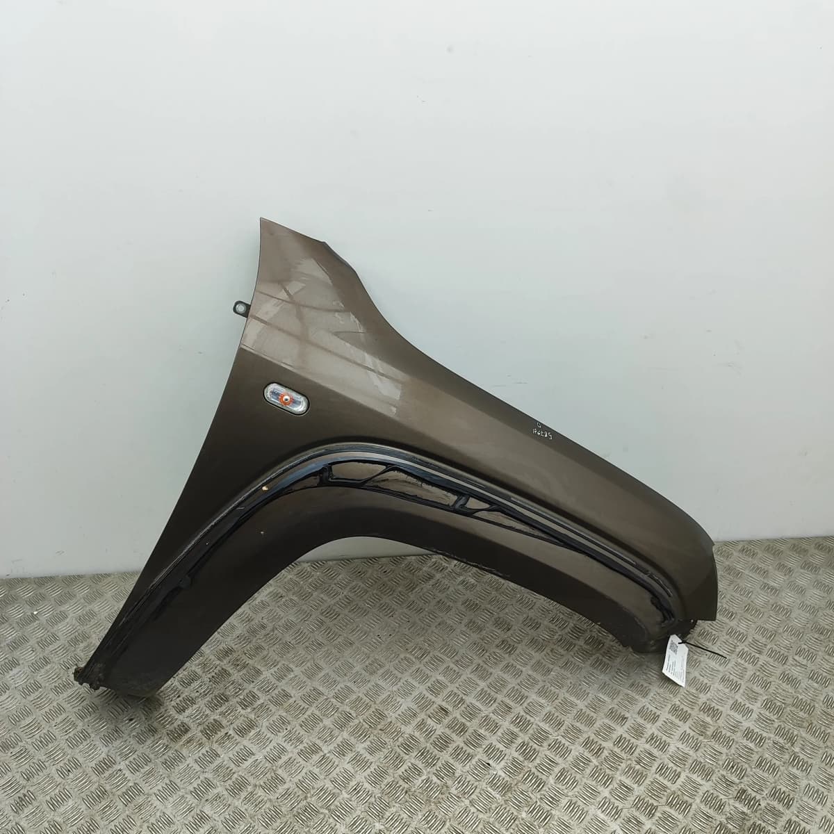 VW AMAROK 2H, S1B Front Right Fender 2H0821102B 2.0 Diesel 132kw 2013 33379210