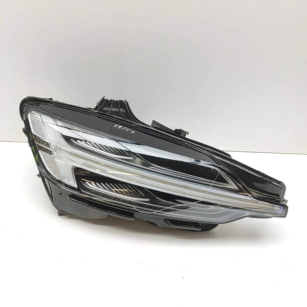 VOLVO V60 MK2 Front Right Headlight 32338019 RHD 2023 33387469