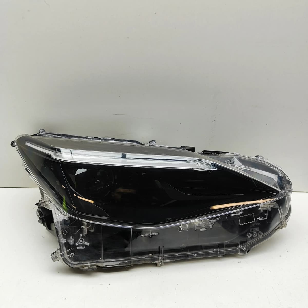 TOYOTA YARIS CROSS MXP Front Right Headlight RHD 81130-0DP40 33432516