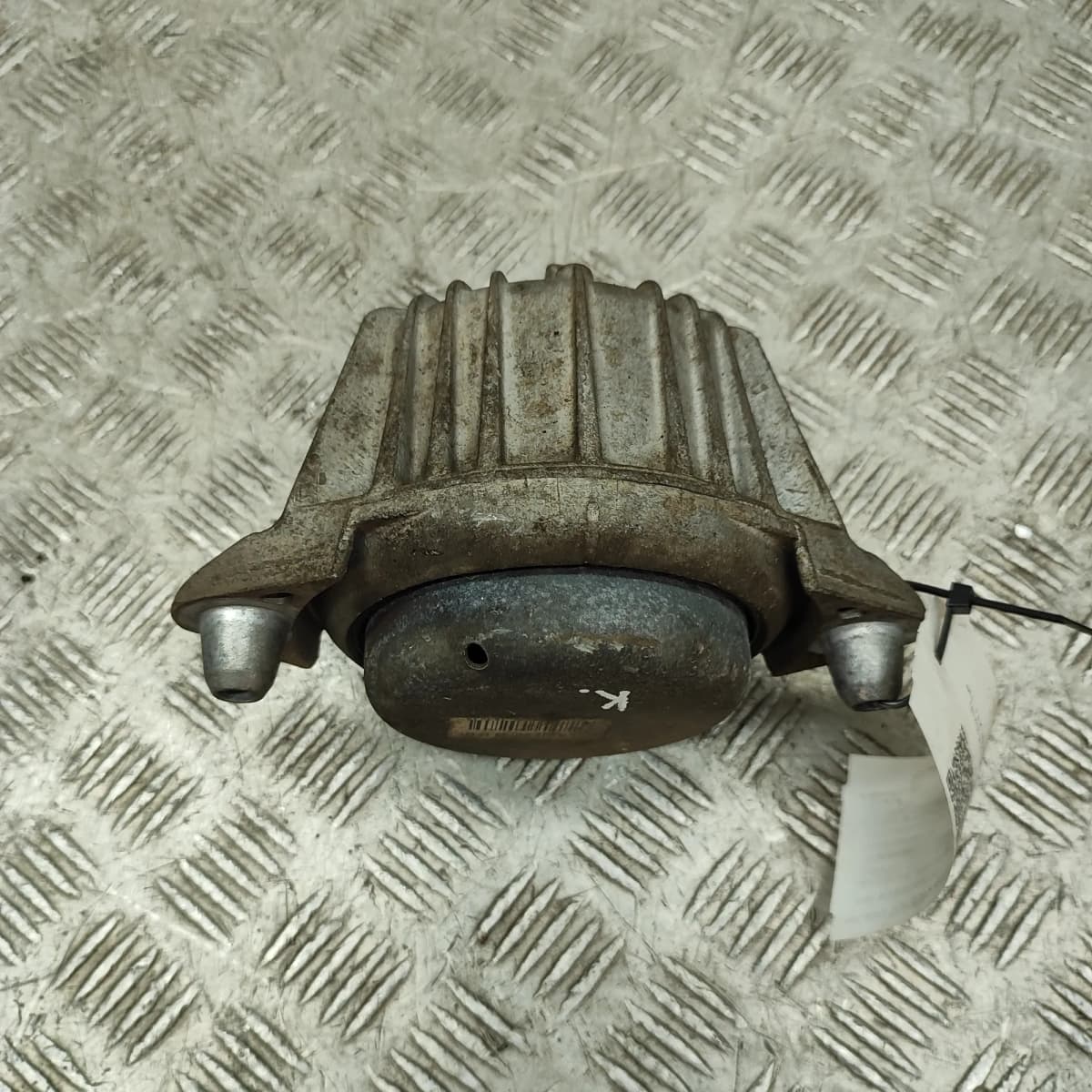MERCEDES-BENZ CLS C218 Left Side Engine Mount A2122406317 2.1 Diesel 150kW 2014