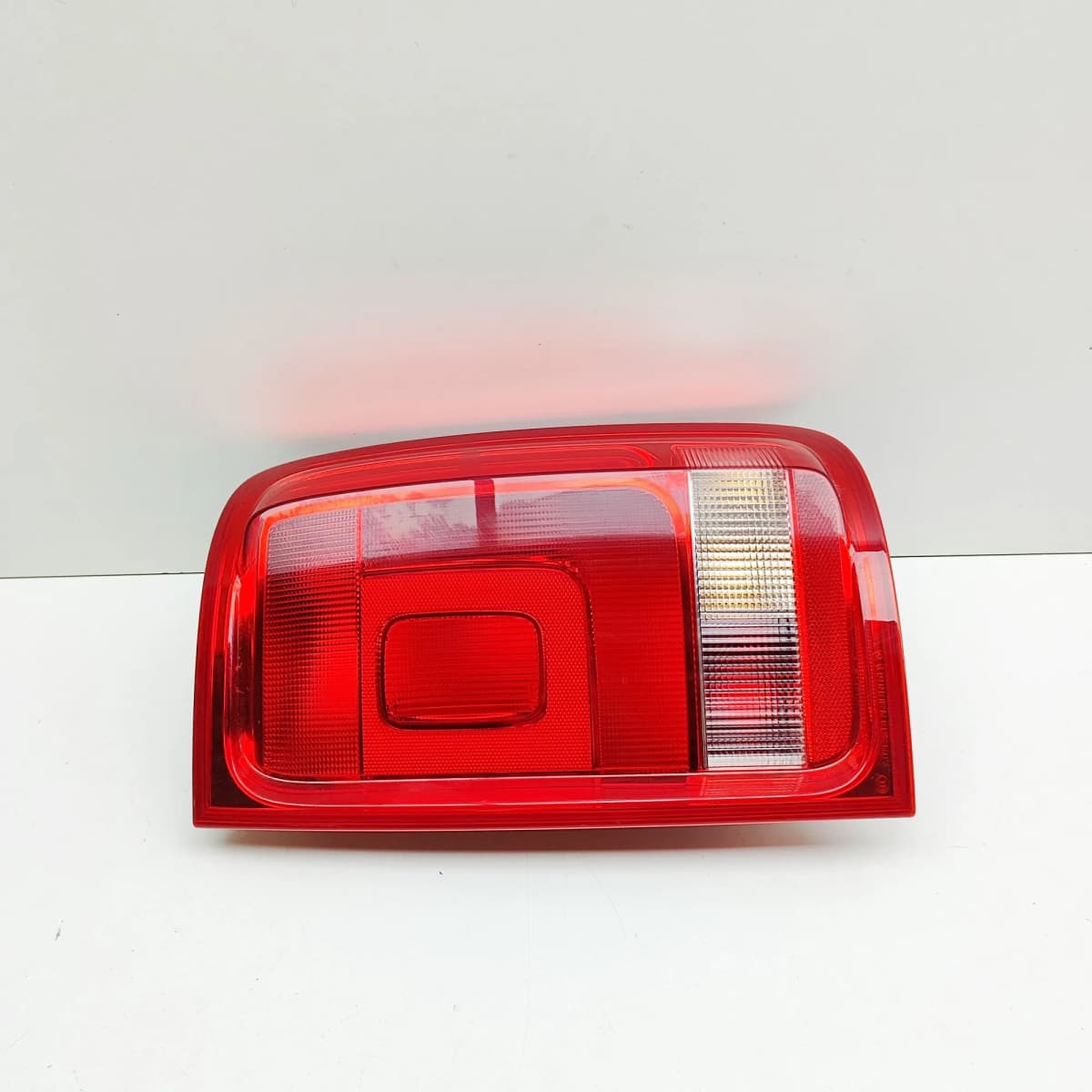 VOLKSWAGEN AMAROK 2H MK1 Rear Right Tail Light 2H2945096C RHD 2013 33514389