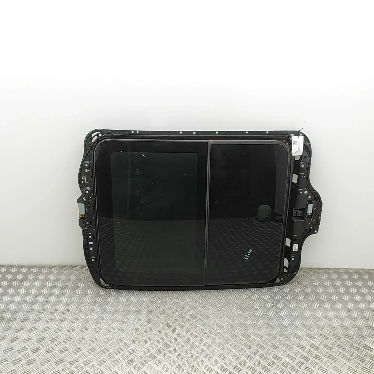 MASERATI LEVANTE SUV M161 Sunroof AS3 670140682 2019 33514507