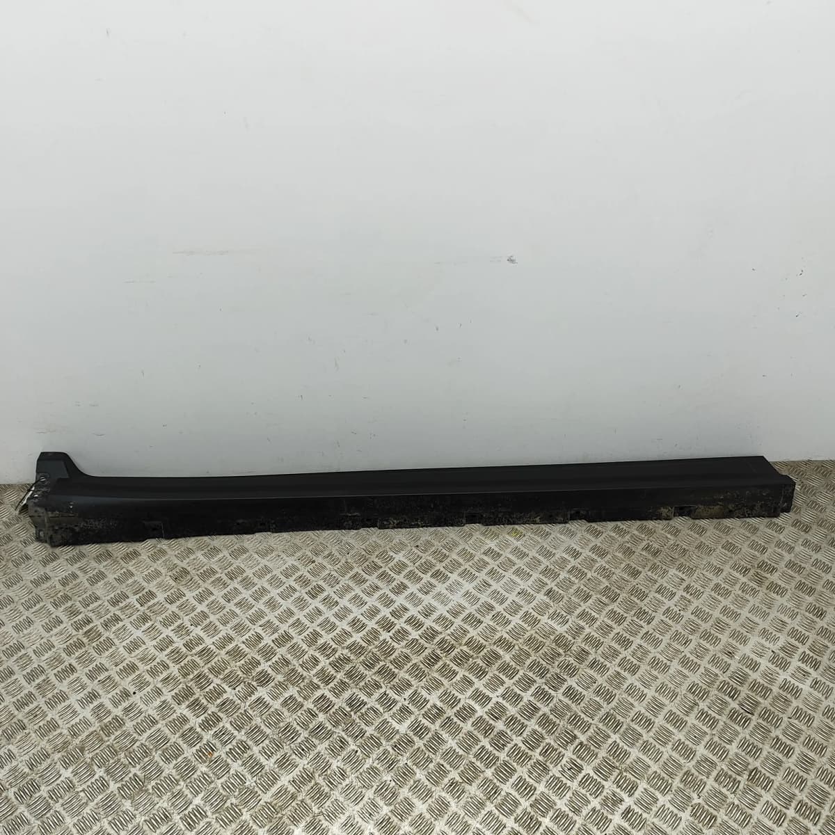 MASERATI LEVANTE SUV M161 Right Side Plastic Sideskirt Cover 670040336 2019