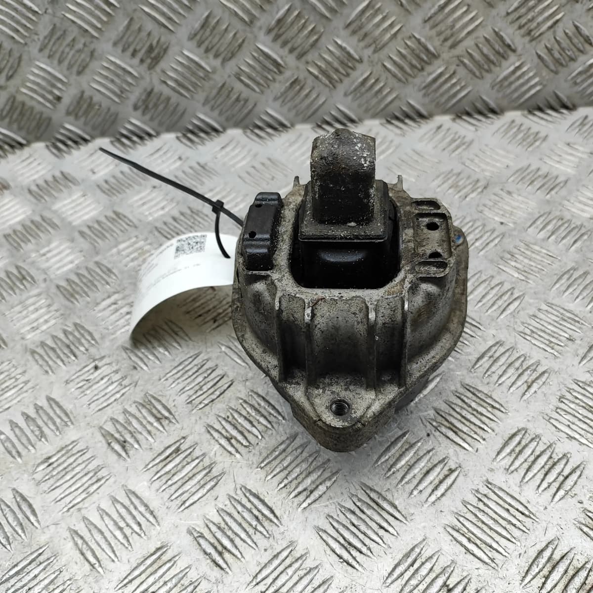BMW 6 Coupe F13 Left Side Engine Mount 6777371 3.0 Diesel 230kW 2013 33527265