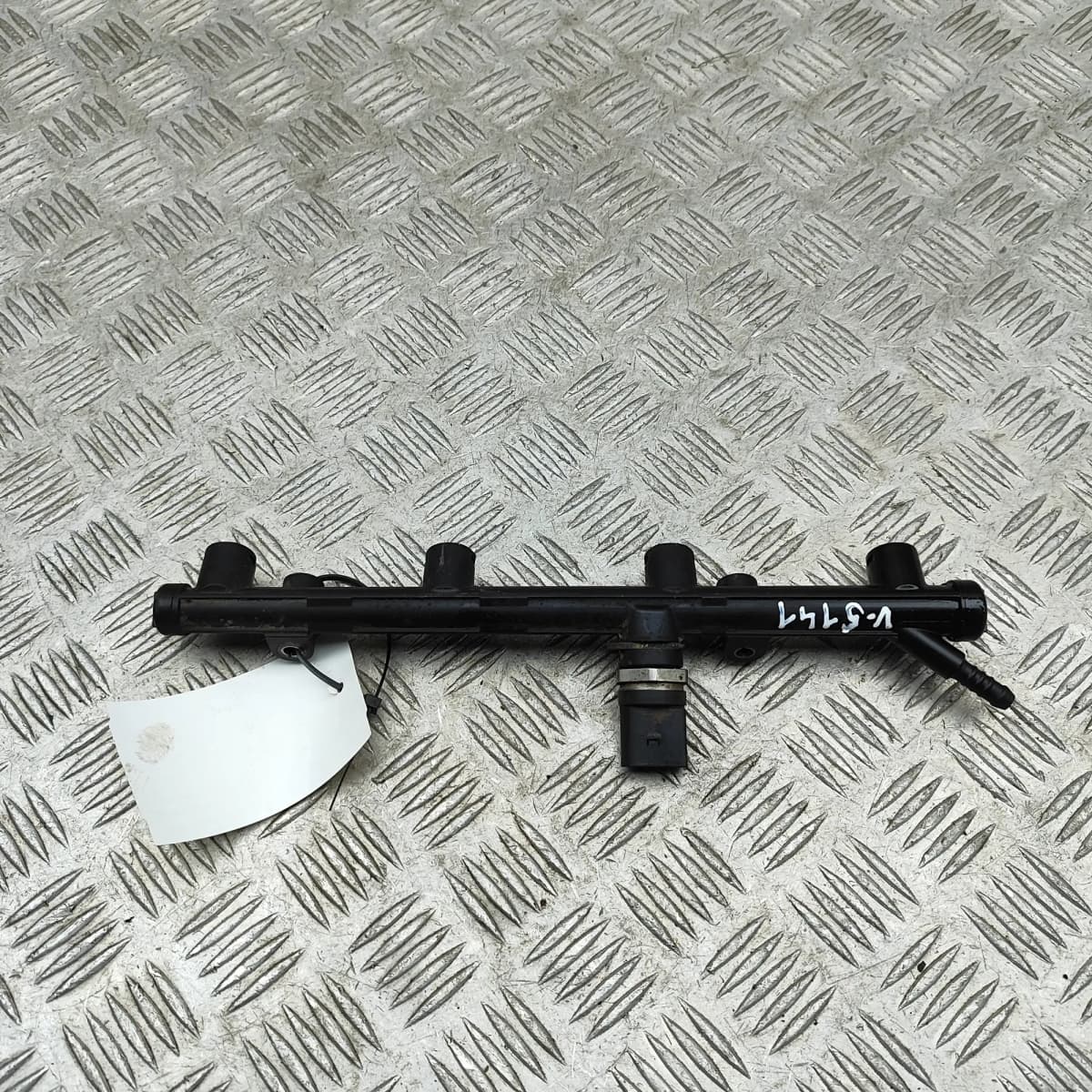 AUDI A5 F5 MK2 Fuel Rail 06K133681C 2.0 Petrol 140kW 2017 33571656