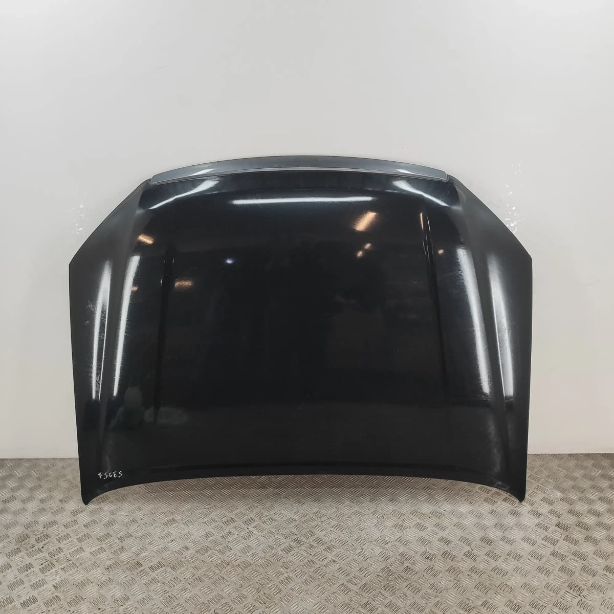 ISUZU D-MAX RT MK2 Bonnet Hood 8-98193-818-0 2.5 Diesel 120kW 2017 33604709