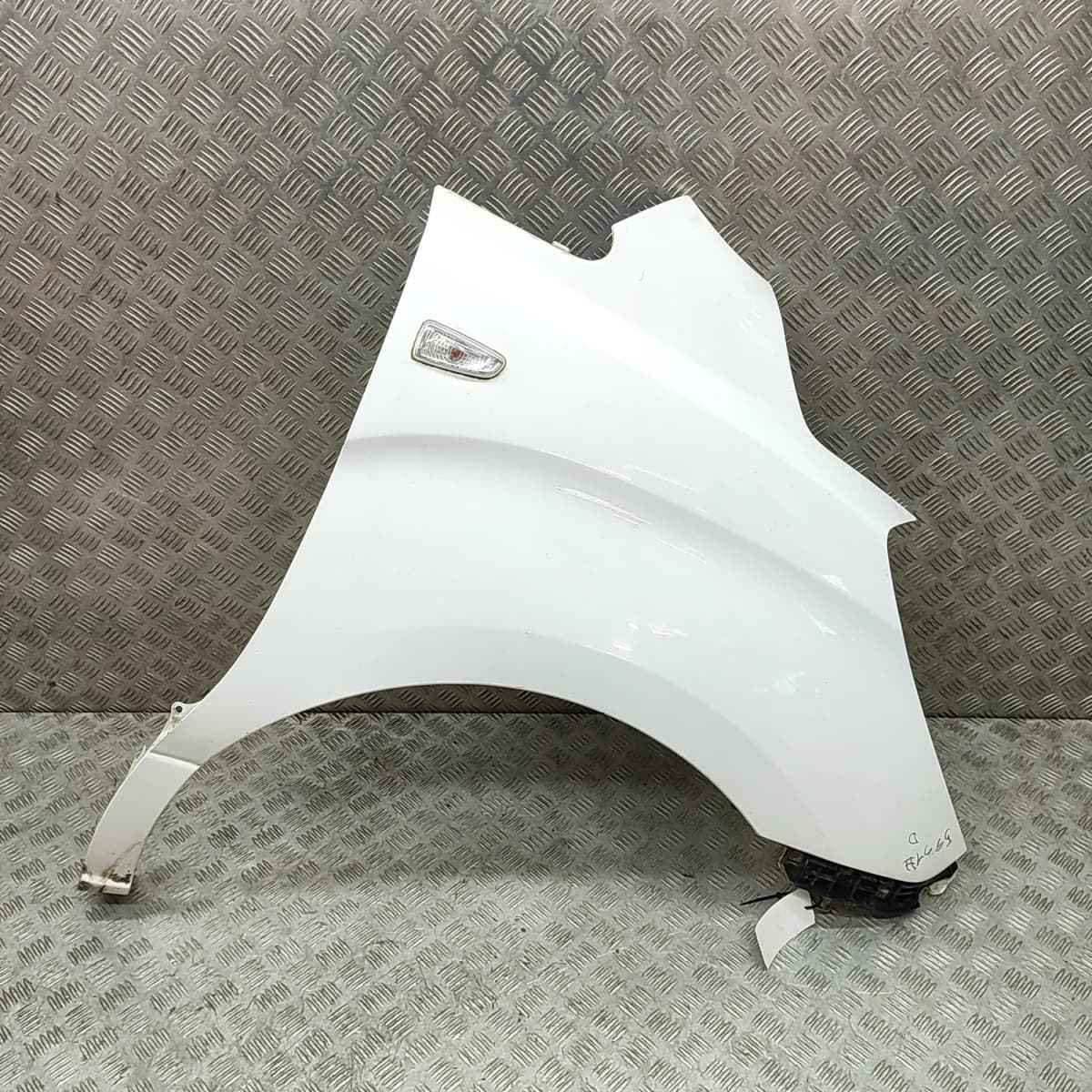 HYUNDAI H-1 Cargo TQ Front Right Fender 66321-4H501 2.5 Diesel 85kw 33609873