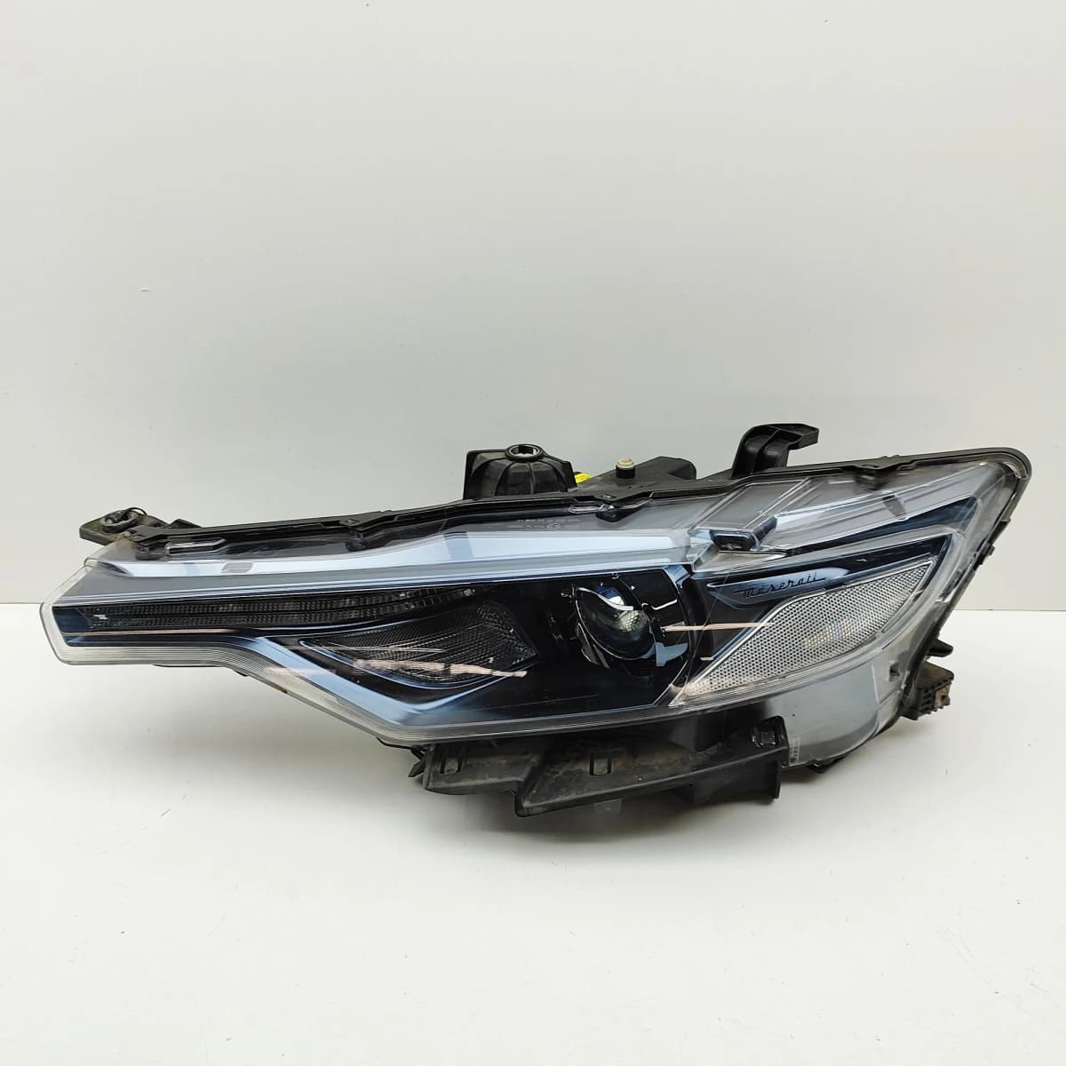 MASERATI LEVANTE SUV M161 Front Left Headlight 670037332 RHD 2019 33612869