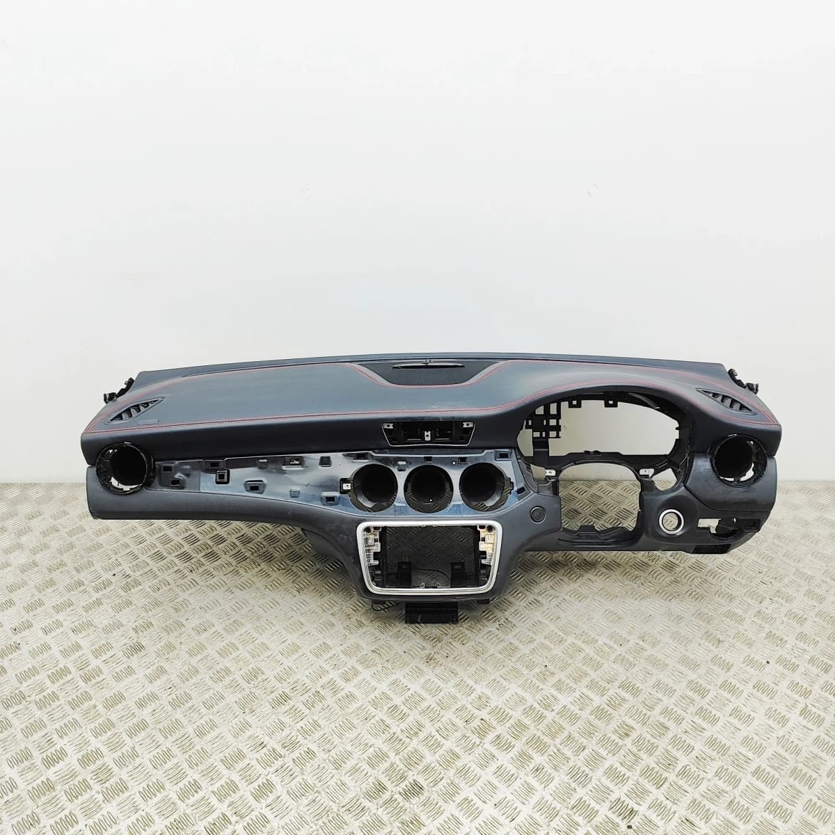 MERCEDES-BENZ CLA Coupe C117 Dashboard RHD A1176800387 2.0 Petrol 280kw 33710389