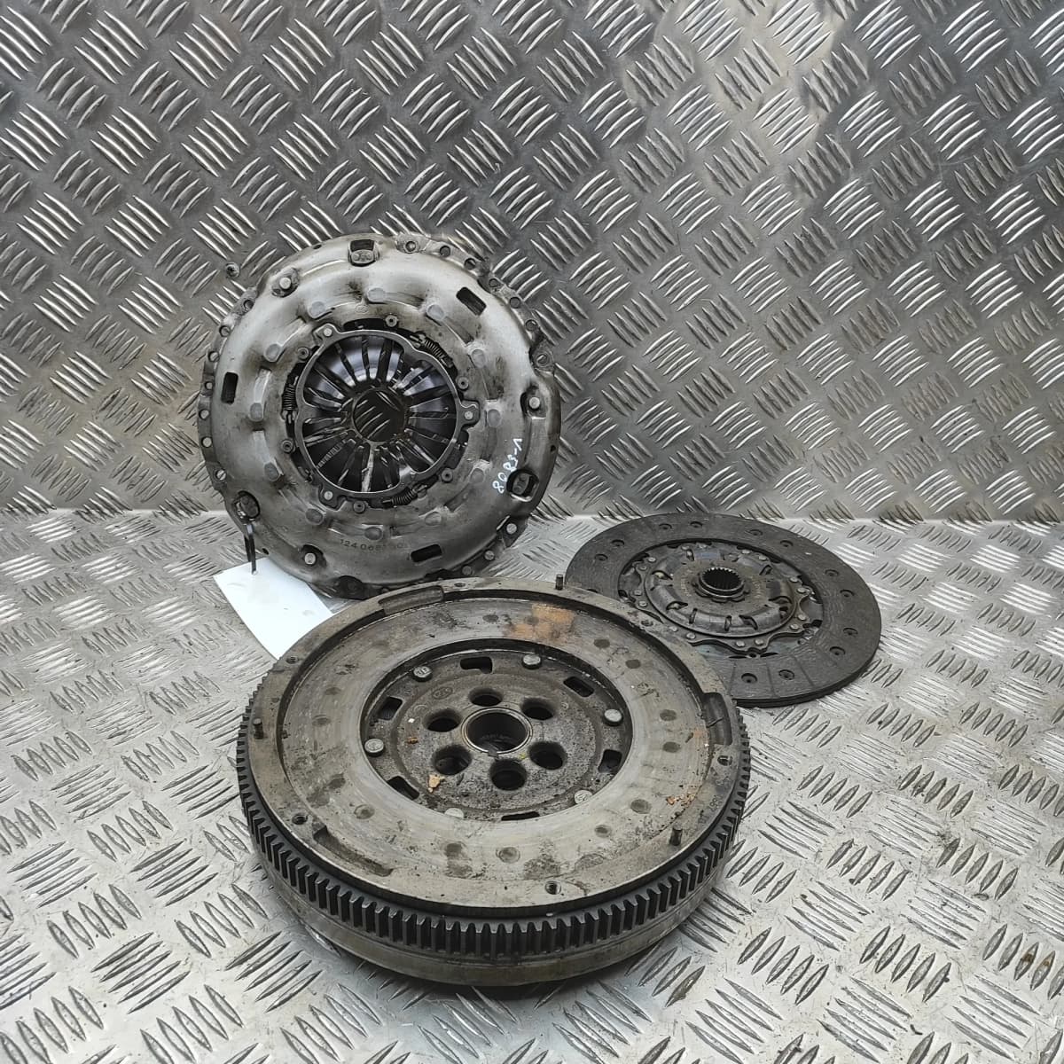 VOLKSWAGEN TIGUAN 5N Clutch Kit 324076610 2.0 Diesel 103kW 2013 33725990