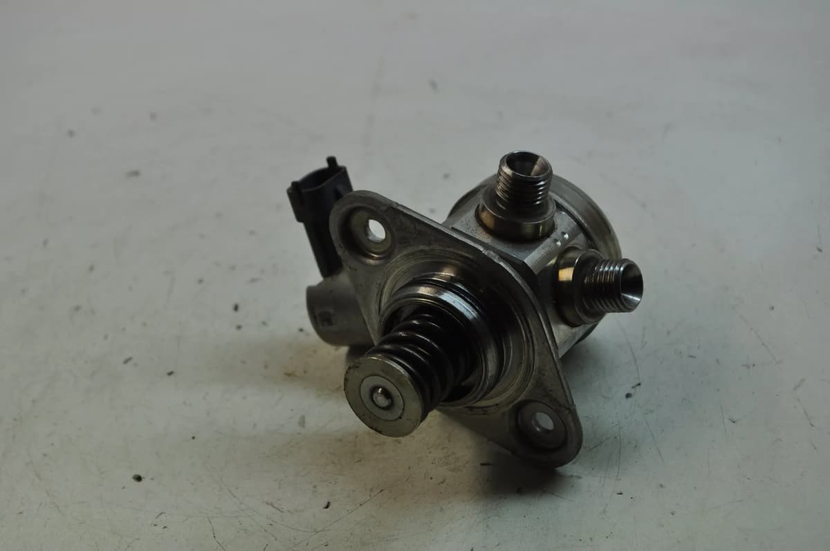 JAGUAR XF X250 5.0 2009 High Pressure Fuel Pump 8W93-9D376-AE 11807332