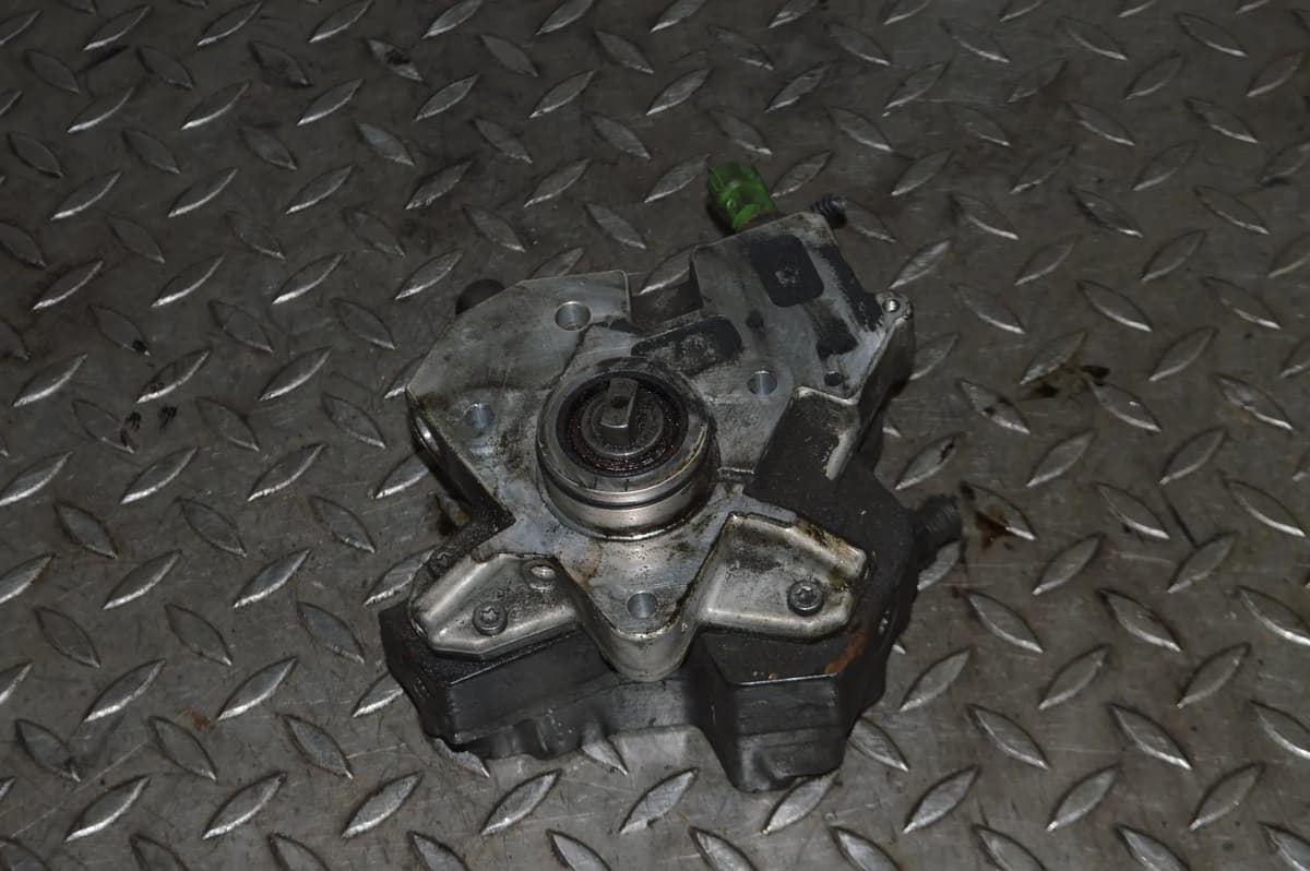 VOLVO XC60 D5 AWD 2009 High Pressure Fuel Pump 0445010111 30756125 12237112