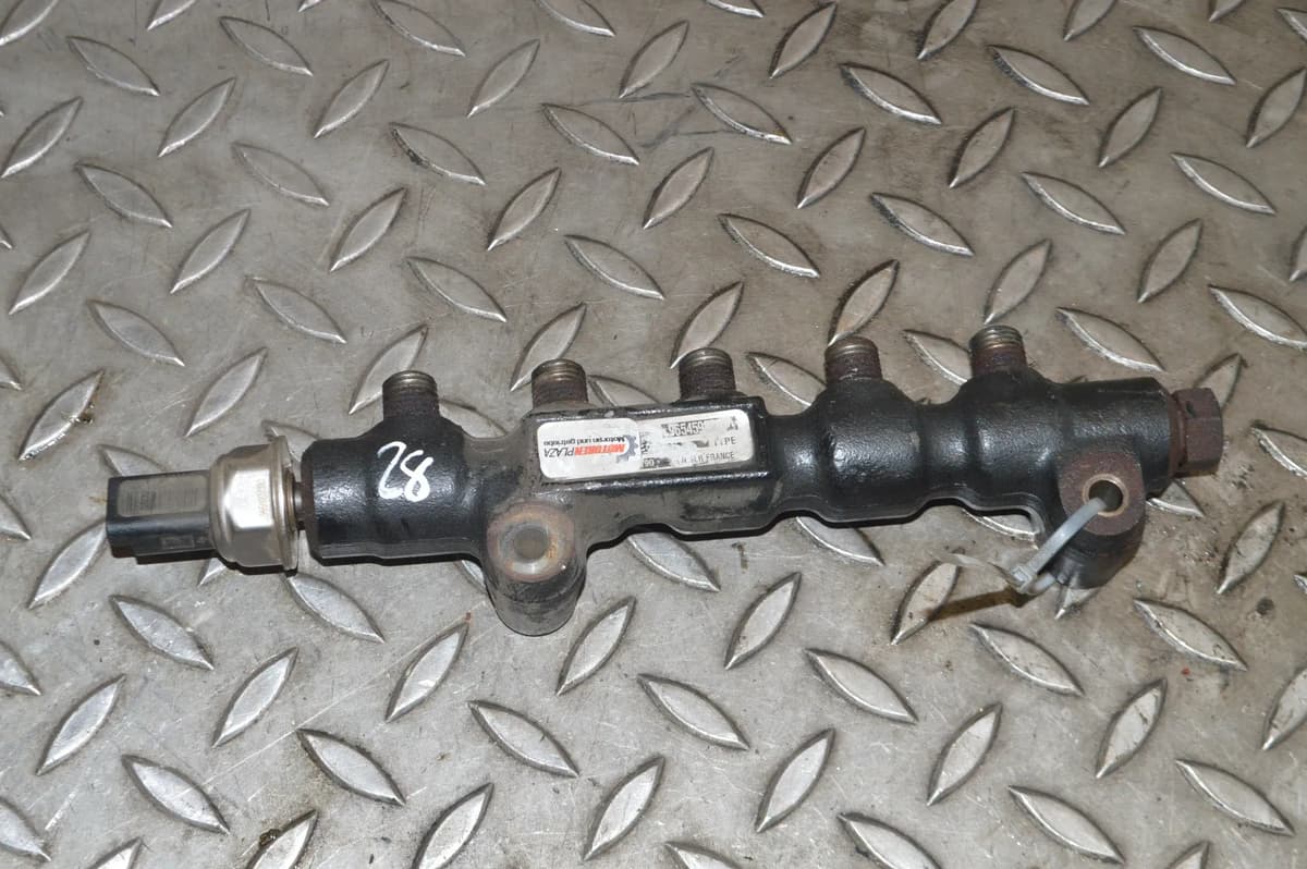 PEUGEOT 307 1.6 HDi 2007 Fuel Injection Rail 9654592680 9658227880 13973701