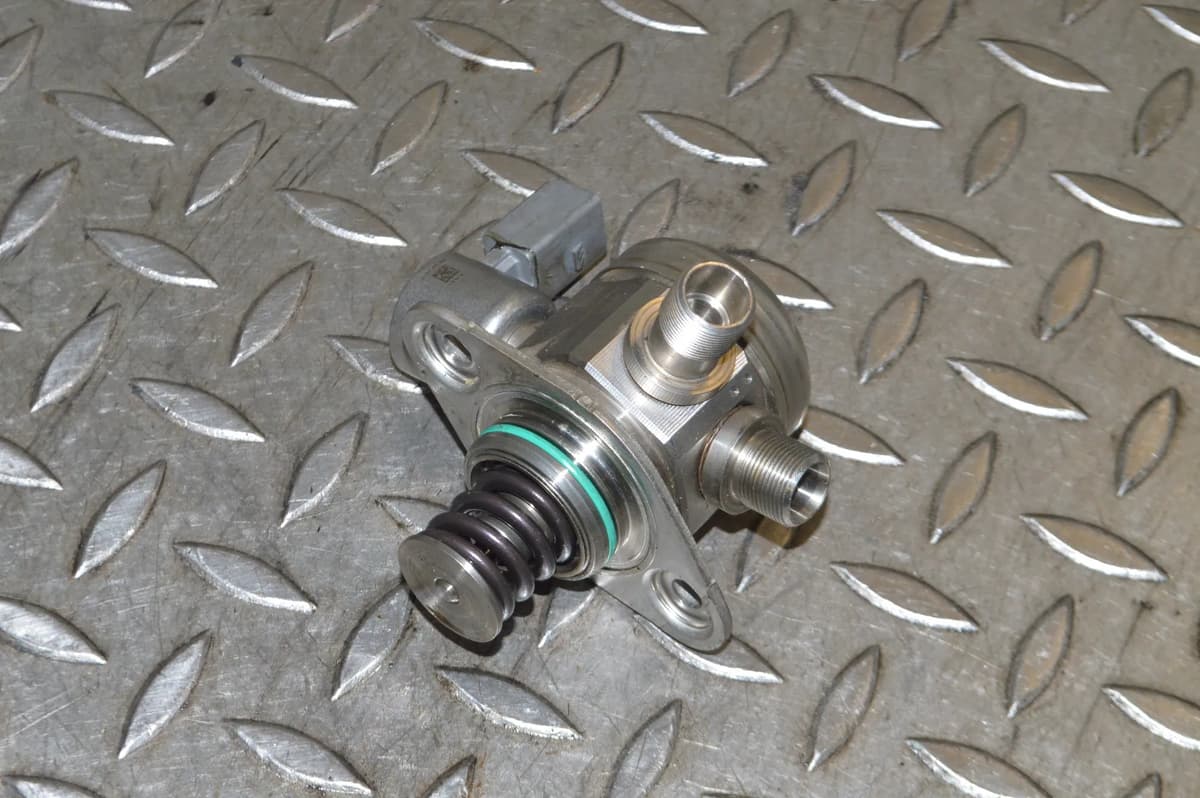 MERCEDES C218 CLS500 2016 High Pressure Fuel Pump a2780700201 13999378
