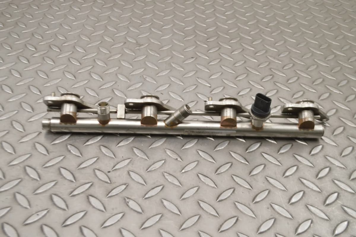 Mercedes C218 CLS500 2012 RHD Fuel Injection Rail A2780703495 15384811