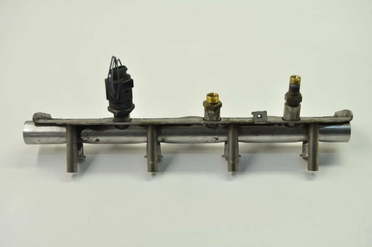AUDI TT 2.0 TFSI 2007 RHD Petrol Fuel Injection Rail 06F133317 1647214