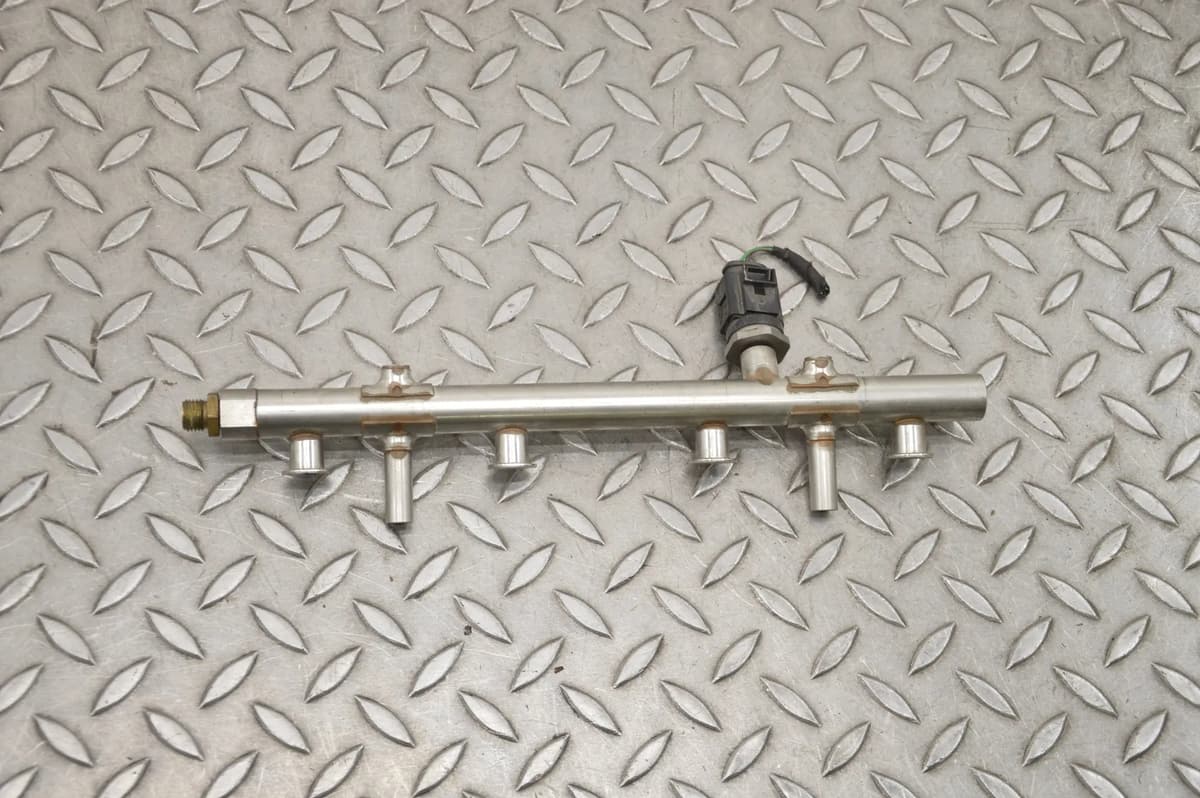 Audi Q3 Fuel Injection Rail 06J906051F 06K133317G 8U 2.0 TFSI 2017 17052760
