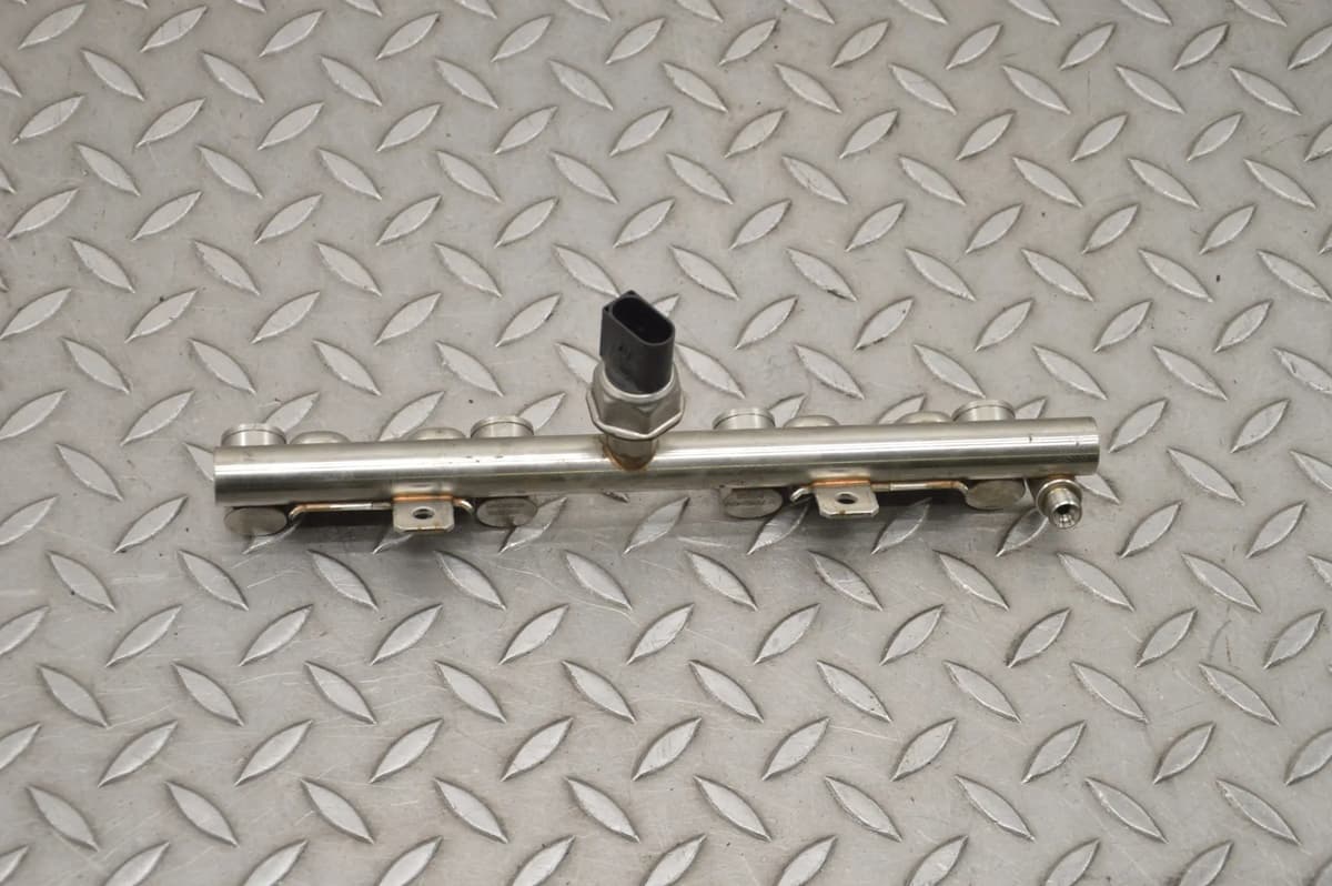BMW F20 Fuel Rail With Pressure Sensor V7592428 7537319 116i 2011 17388402