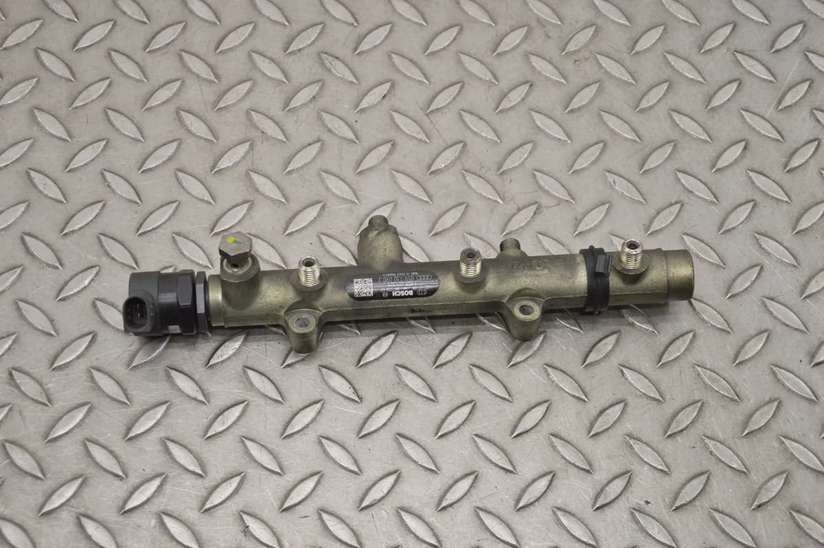 VW Phaeton Fuel Rail Right 059130090J 057130764B 3D 3.0 TDI 2005 17744007