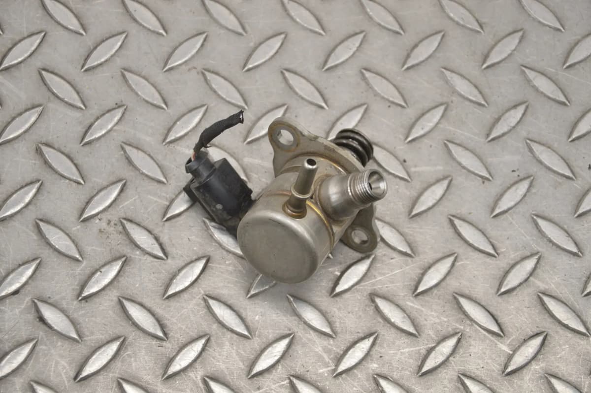 VW Golf Fuel Pump High Pressure 05E127027D mk7 5G 1.5 TSI 2019 RHD 18280337