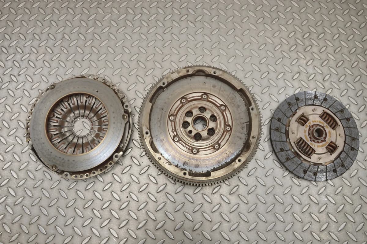 VW Golf Clutch Kit Flywheel 04E141016J mk7 5G 1.5 TSI 2019 RHD 18280387