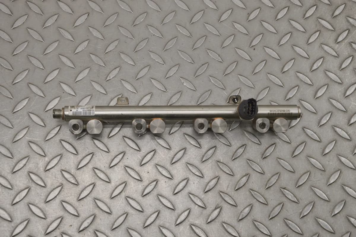 Kia Cee'D Fuel Injection Rail 35350-2B110 35342-2E500 1.6 GDI 2013 20358304