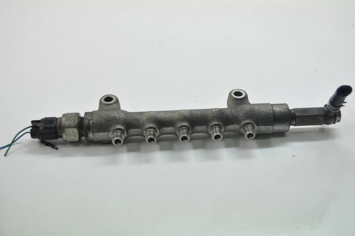 Subaru Impreza Fuel Rail Injection 613107L27 2.0 D 2010 RHD 2171904