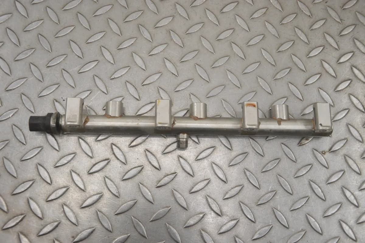 Maserati Ghibli Fuel Injection Rail 000283628 3.0 S Q4 2017 22925460