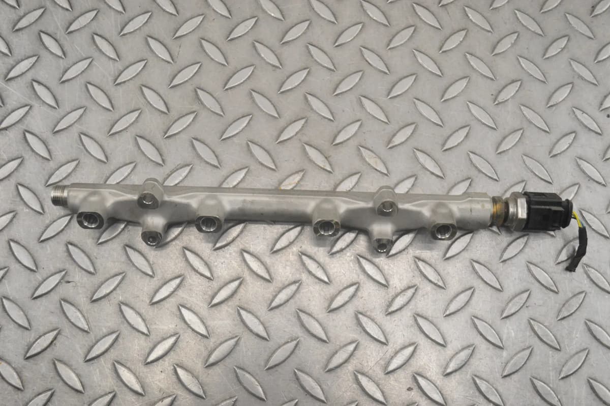 VW Golf Fuel Injection Rail 05E133320B mk8 1.5 TSI 2022 RHD 25294738
