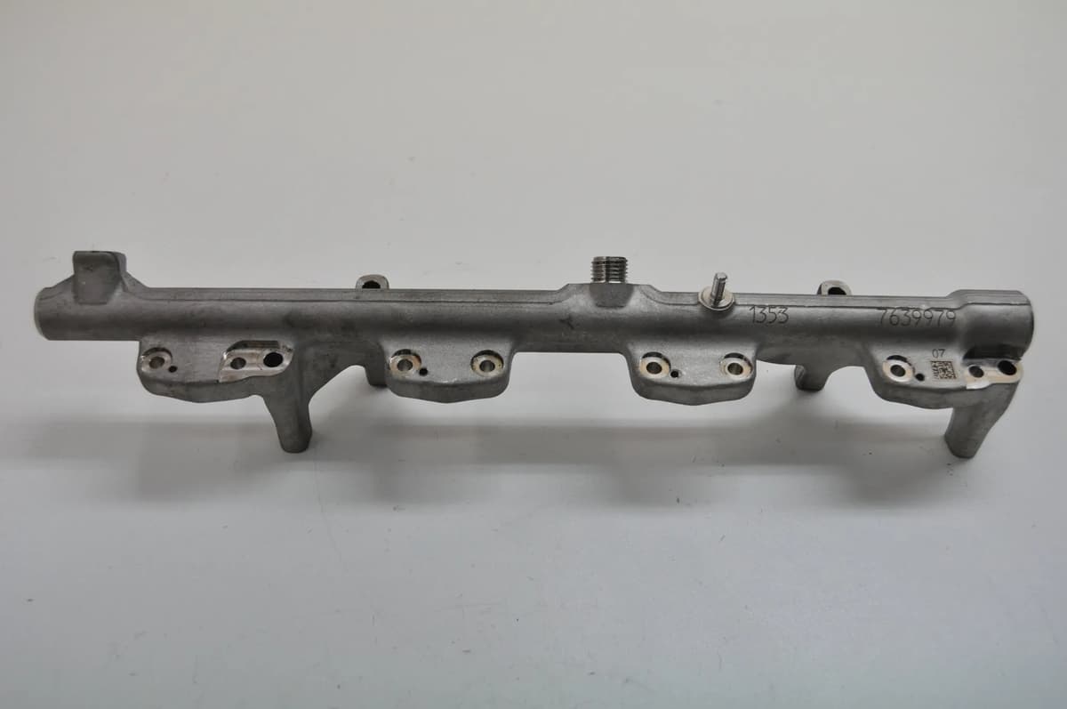 BMW 3 F31 330i 2016 RHD High Pressure Fuel Injection Rail 13537639979 3019899