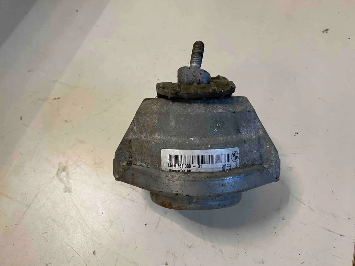 BMW 5 E60 Left Side Engine Mount 6795417 2004 32823387