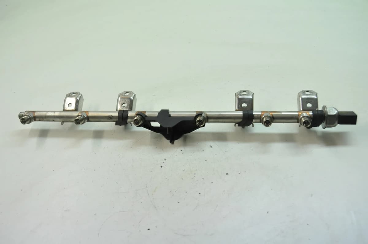 BMW 3 Coupe E92 2008 Fuel Rail 7357319