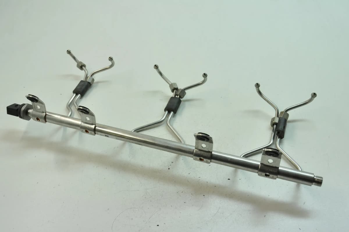 BMW 2 Coupe F22, F87 2015 Fuel Rail 7620946