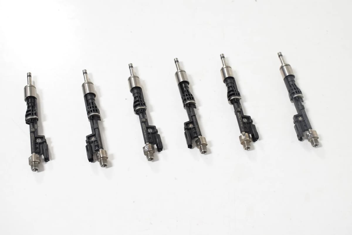 BMW Z4 E89 sDrive20i Fuel Injectors 6x 7568607 120kW 2012 3551086