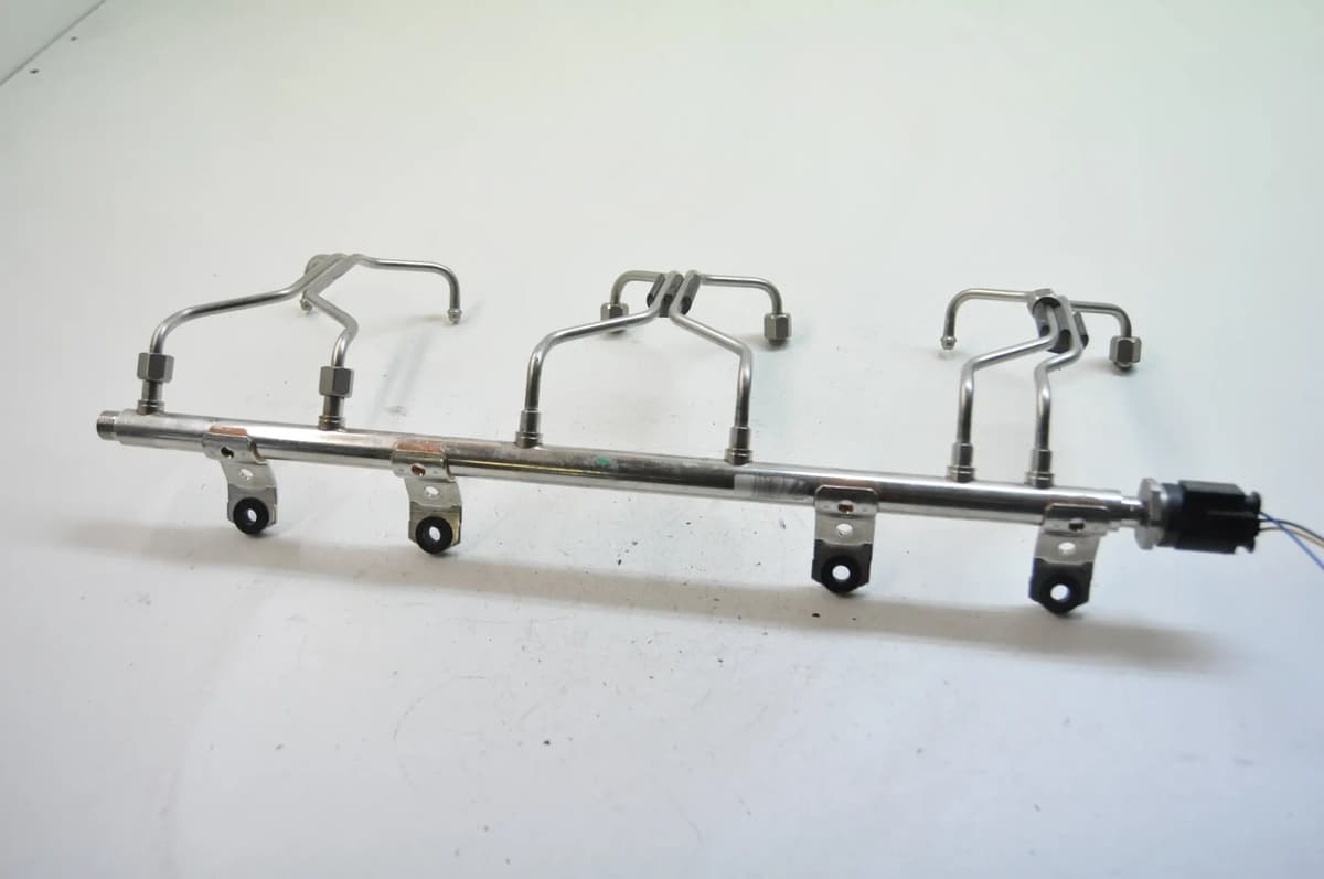 BMW 2 Coupe F22, F87 2018 Fuel Rail 7649710