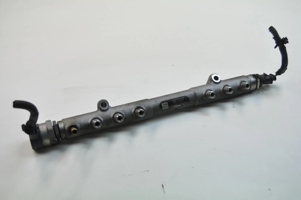 VOLVO XC90 I 2010 Fuel Rail 30777576