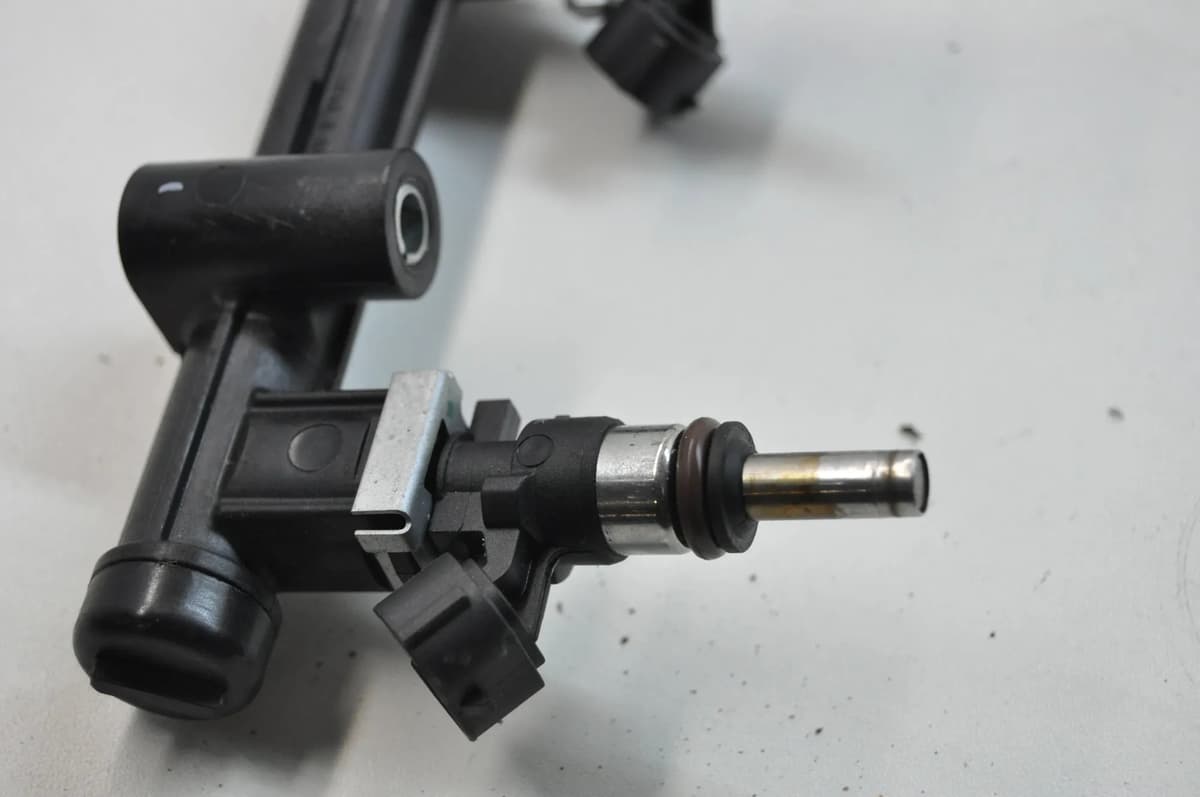 AUDI A5 8T3 2015 Fuel Rail 280158266