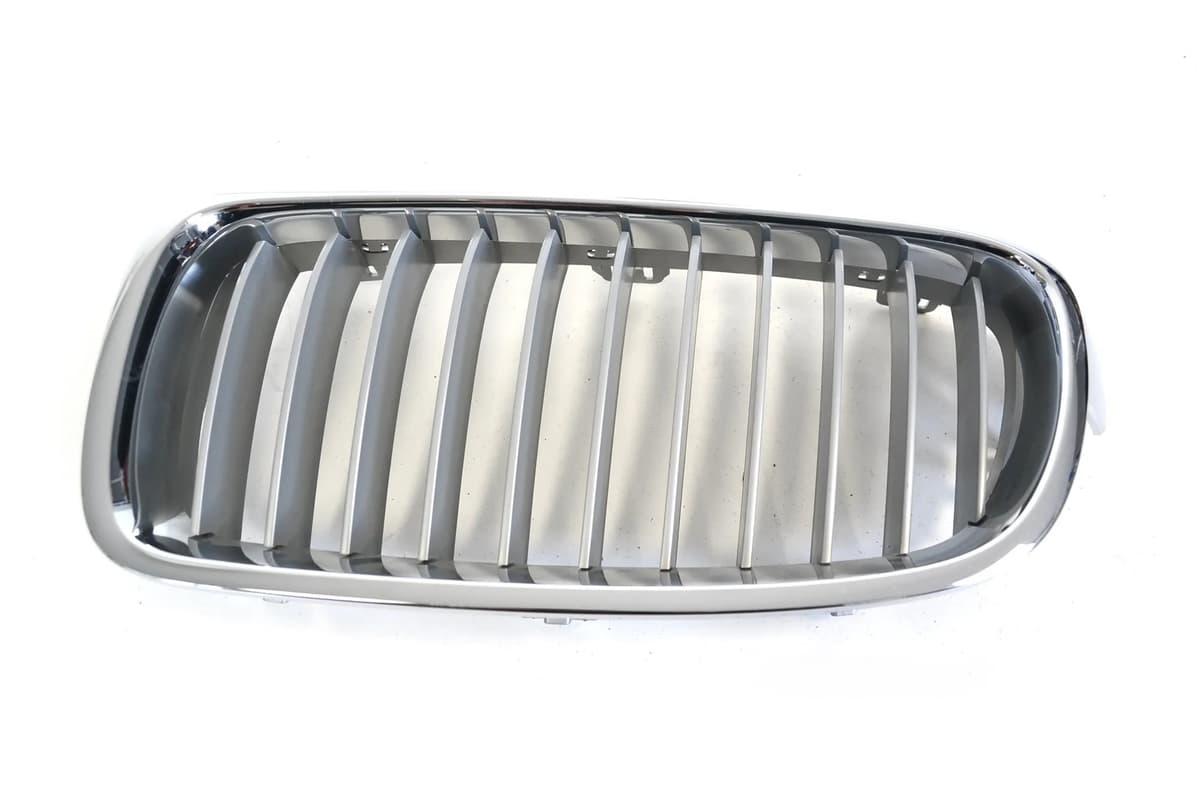BMW 3 F30, F80 2018 Front Upper Grill 7295435