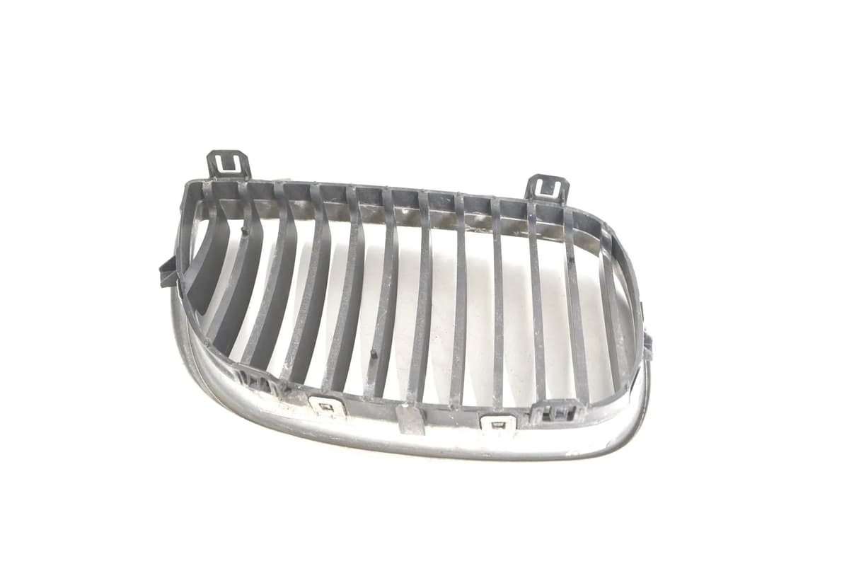 BMW 1 E87 2008 Front Upper Grill 7077129