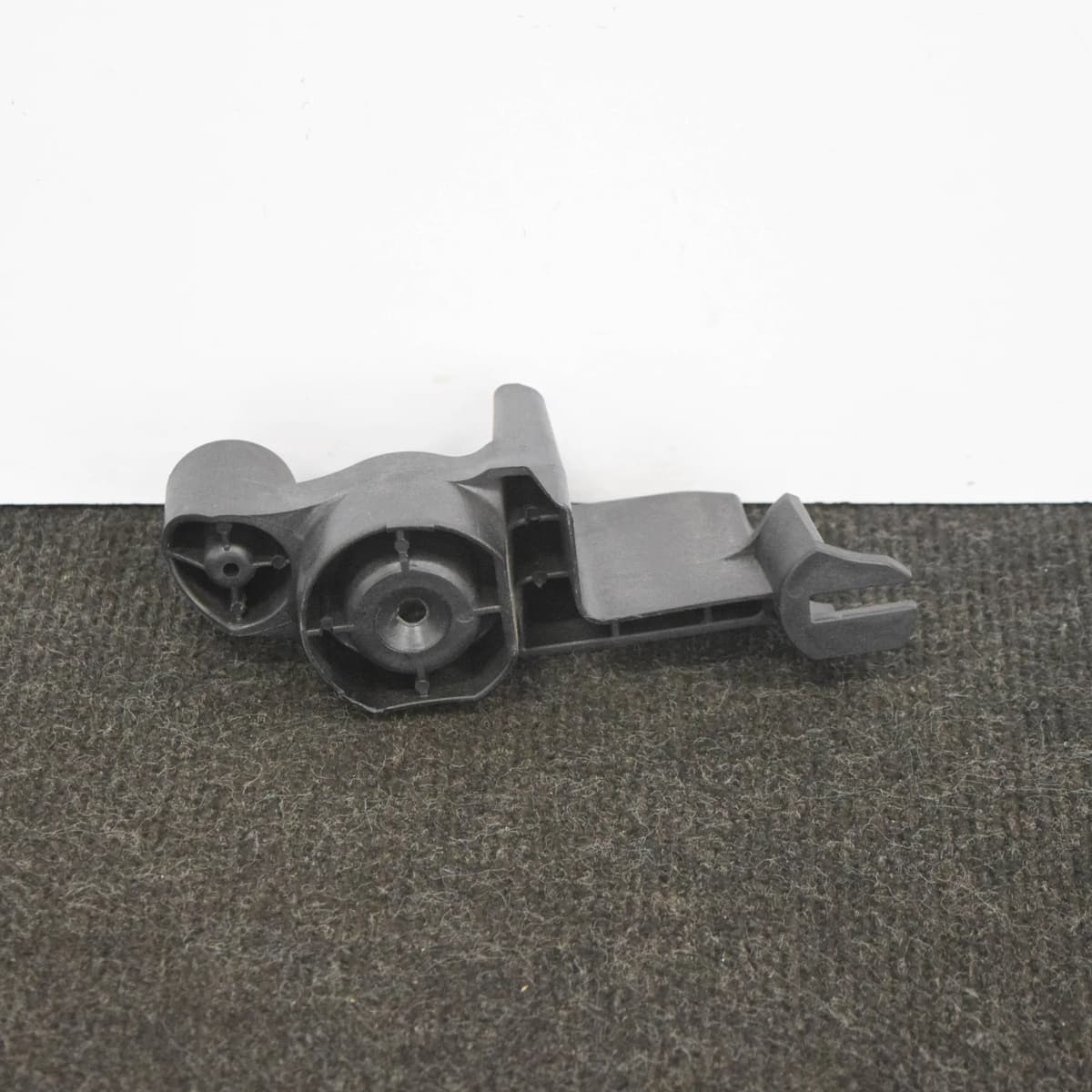 PEUGEOT 3008 MK1 Rear Left Bumper Bracket 9685935980 1.6 Diesel 80kw 2010