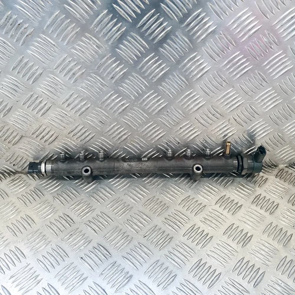 VOLVO V70 MK3 BW Fuel Rail W/ Sensor 0445215023 30777554 2.4 Diesel 136kw 2008
