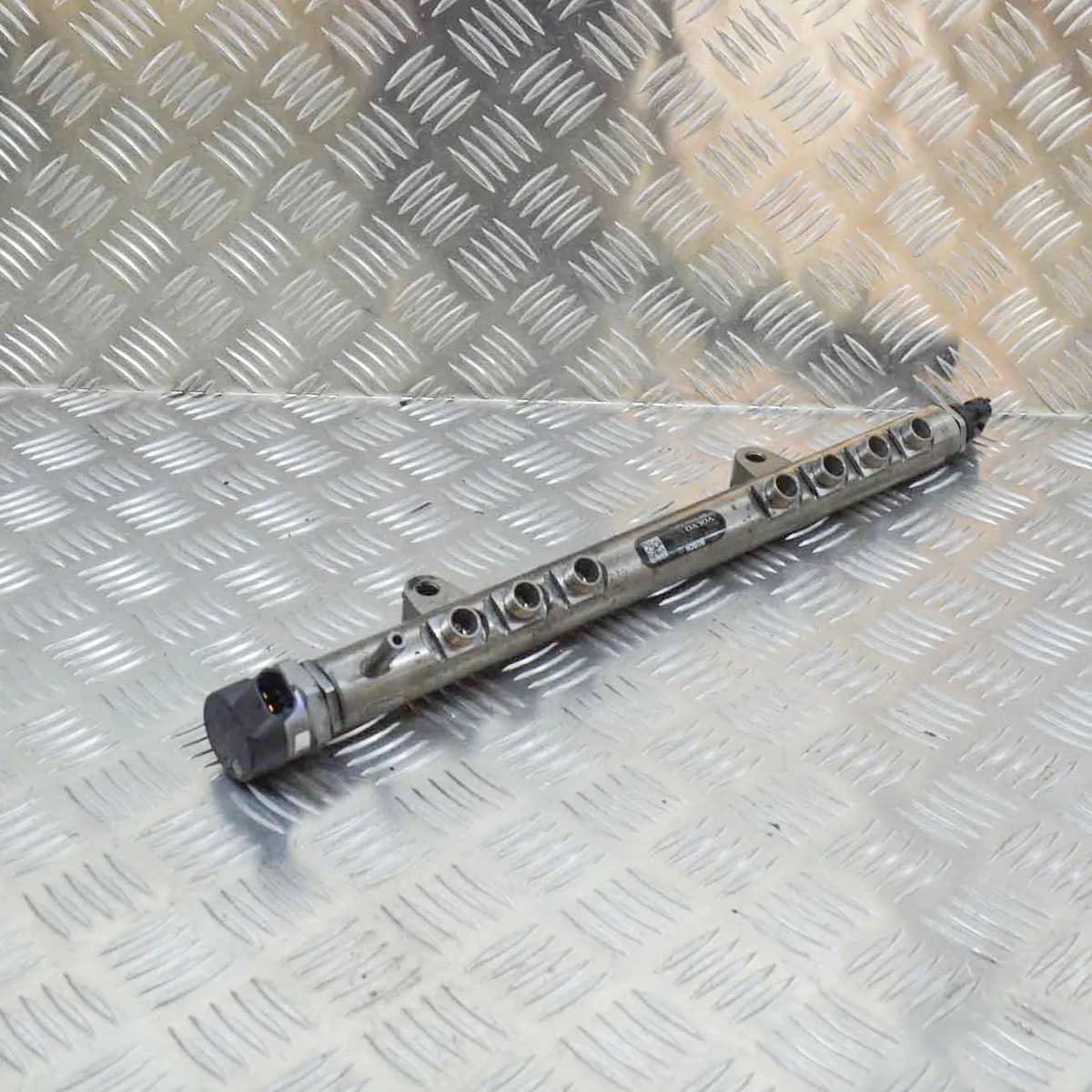 VOLVO V40 Hatchback 2014 Fuel Rail 445215025